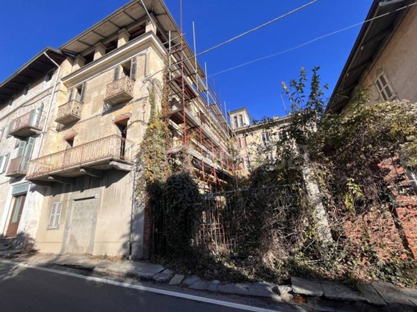 intera palazzina in vendita a Biella in zona Oropa