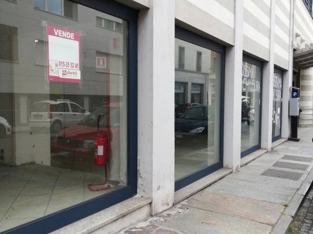 negozio in vendita a Biella in zona Centro Città