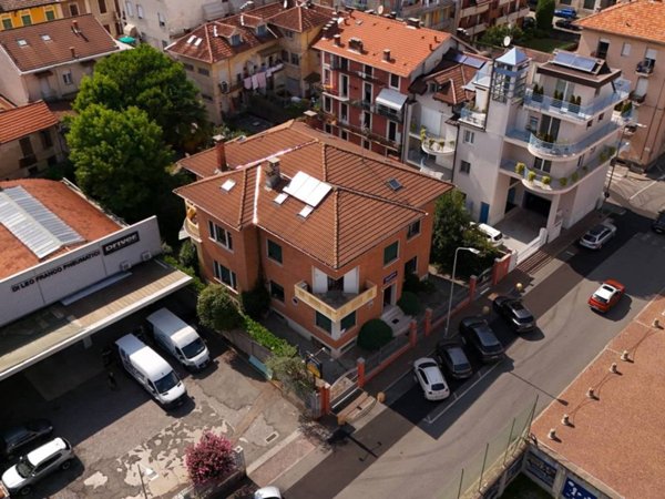 intera palazzina in vendita a Biella in zona Centro Città