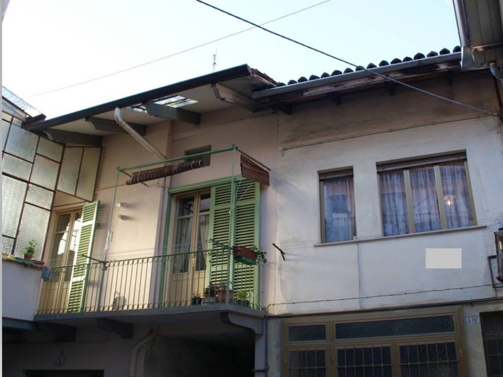 casa indipendente in vendita a Biella in zona Chiavazza