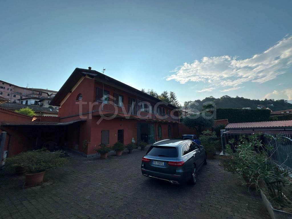 casa indipendente in vendita a Biella in zona Chiavazza