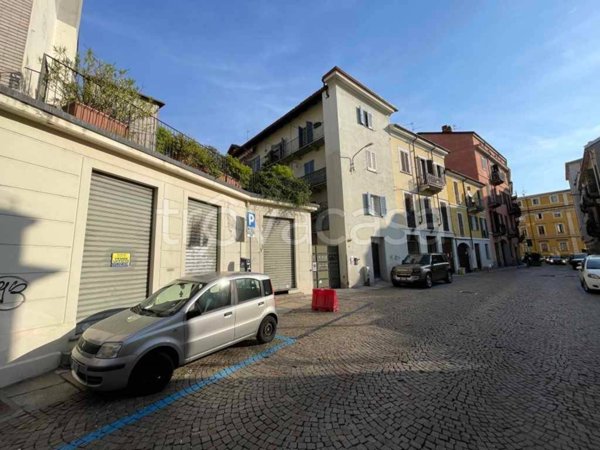 locale commerciale in vendita a Biella