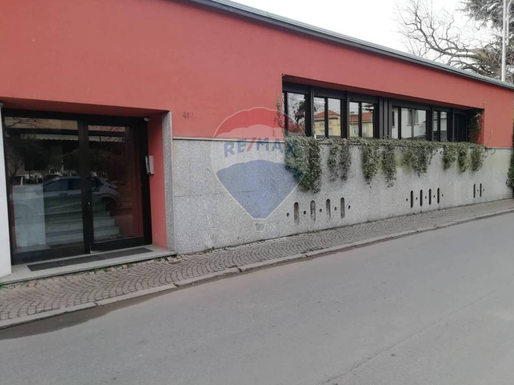 ufficio in vendita a Biella in zona Centro Città