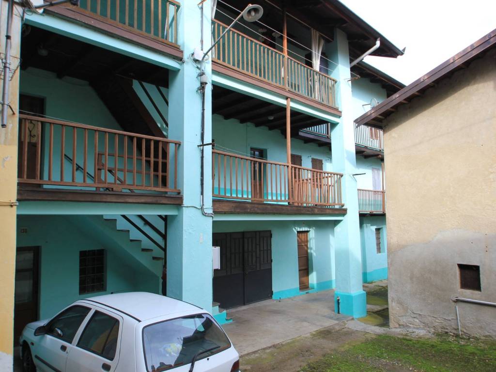 casa indipendente in vendita a Biella in zona Cossila