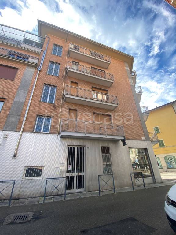 locale commerciale in vendita a Biella in zona Centro Città