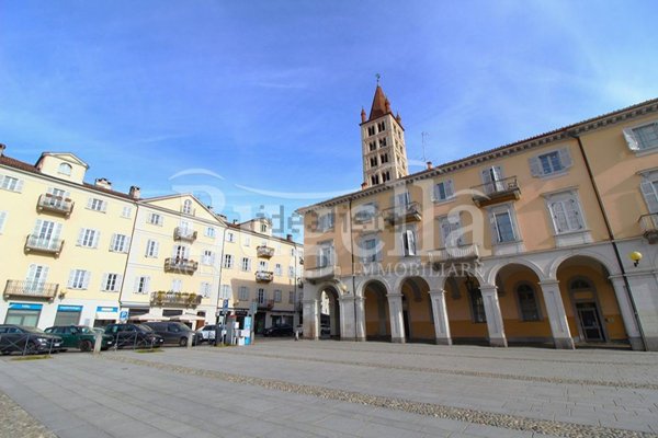 negozio in vendita a Biella in zona Centro Città