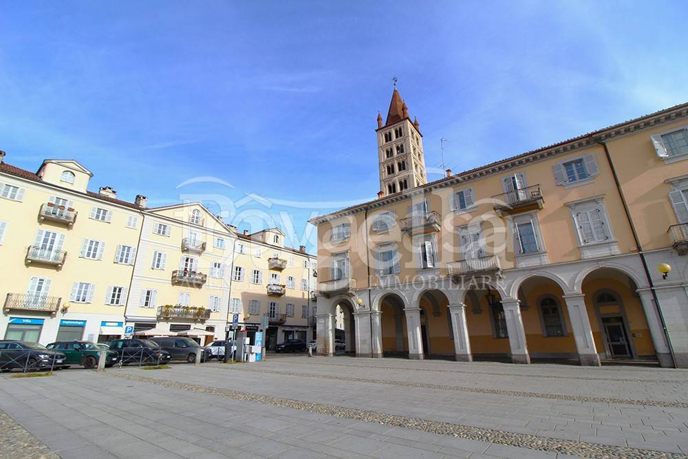 negozio in vendita a Biella in zona Centro Città