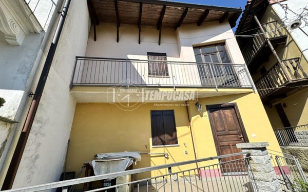 casa indipendente in vendita a Biella in zona Favaro