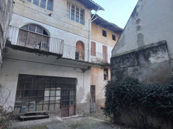 appartamento in vendita a Biella in zona Centro Città