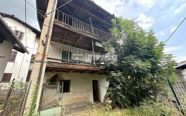 casa semindipendente in vendita a Biella in zona Favaro