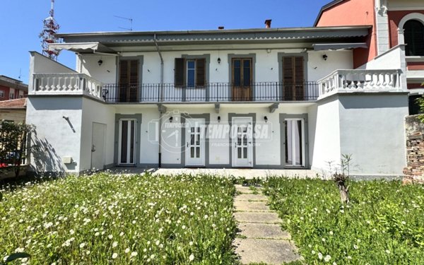 casa indipendente in vendita a Biella in zona Centro Città