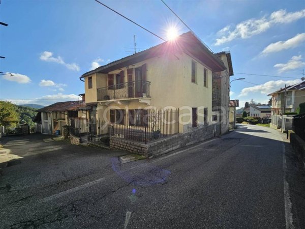 casa indipendente in vendita a Biella in zona Favaro