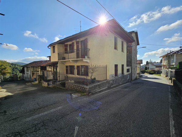 casa indipendente in vendita a Biella in zona Barazzetto