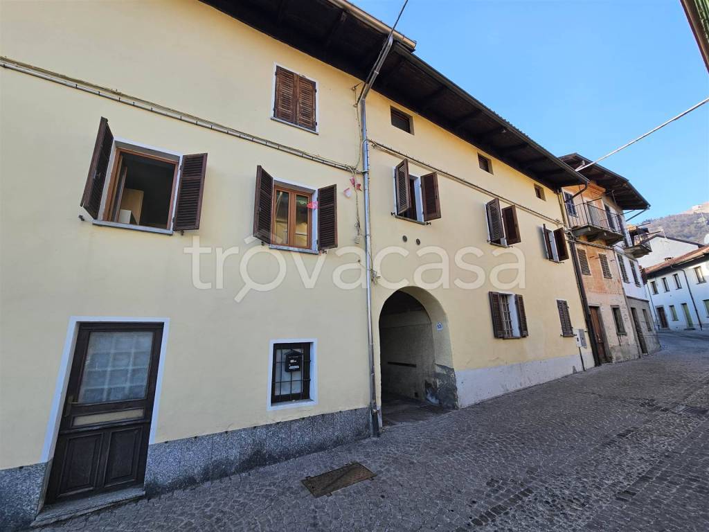 appartamento in vendita a Biella in zona Favaro