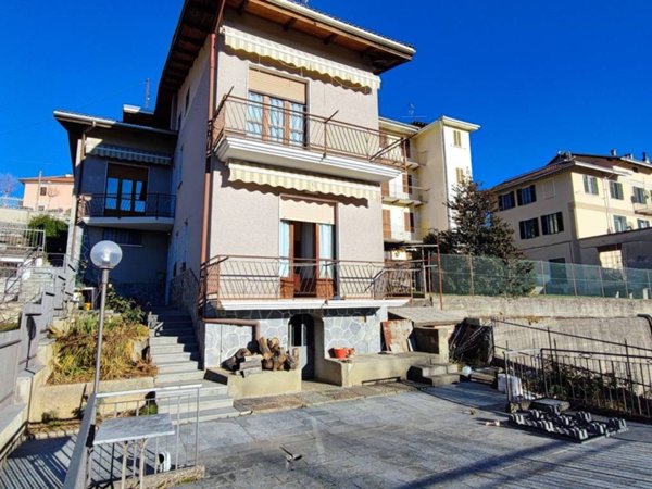 casa indipendente in vendita a Biella in zona Oropa