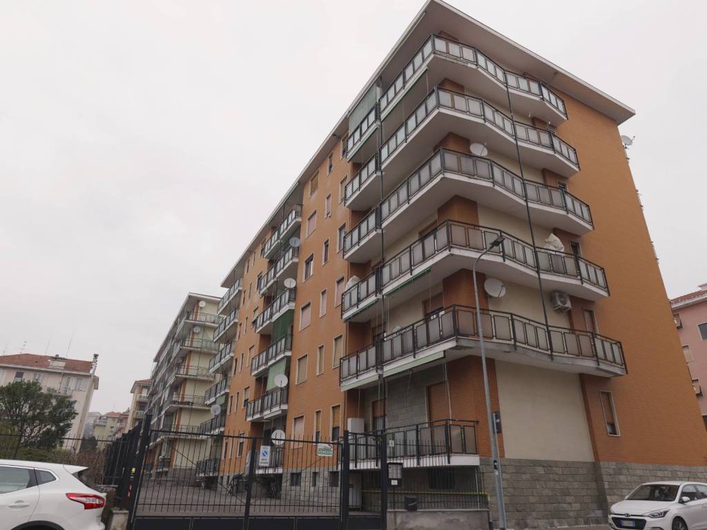 appartamento in vendita a Biella in zona Centro Città