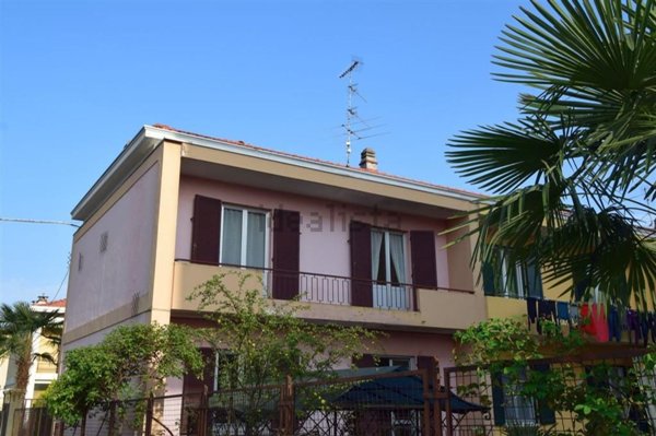casa semindipendente in vendita a Biella in zona Chiavazza