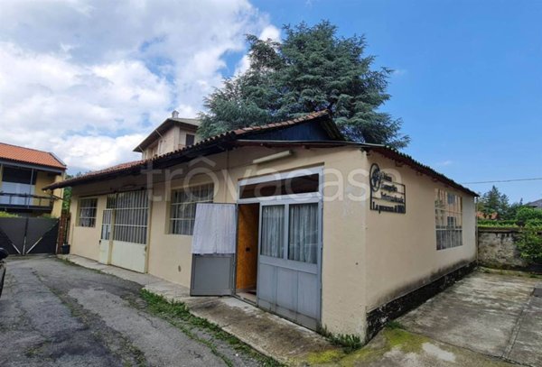 locale commerciale in vendita a Biella in zona Centro Città