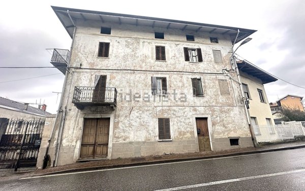 casa indipendente in vendita a Biella in zona Pavignano