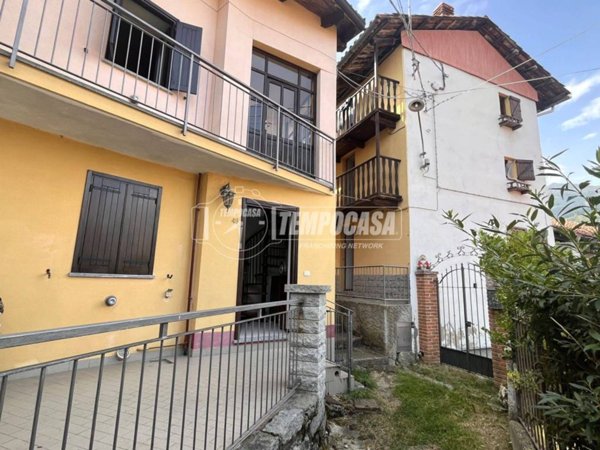 casa indipendente in vendita a Biella in zona Favaro