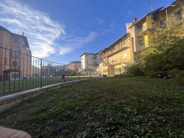 casa indipendente in vendita a Biella in zona Centro Città