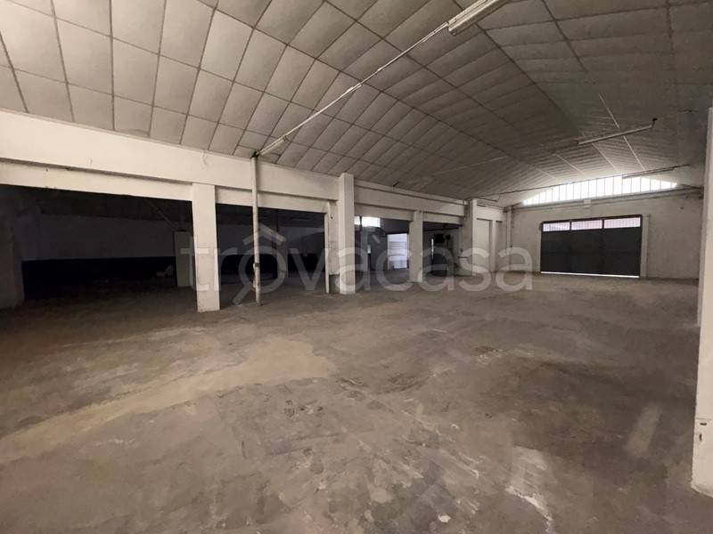 locale commerciale in vendita a Biella in zona Chiavazza