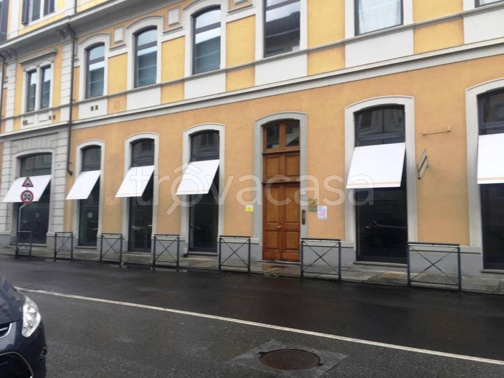 negozio in vendita a Biella in zona Centro Città
