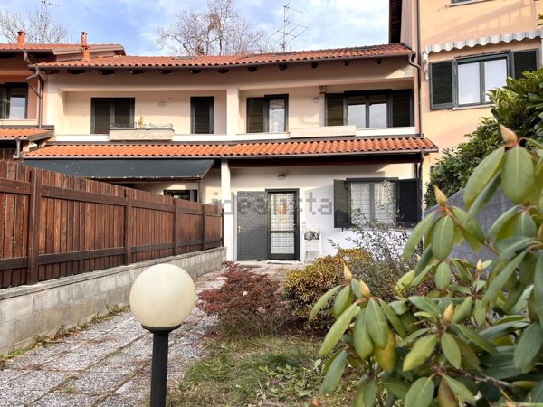 casa indipendente in vendita a Biella in zona Cossila