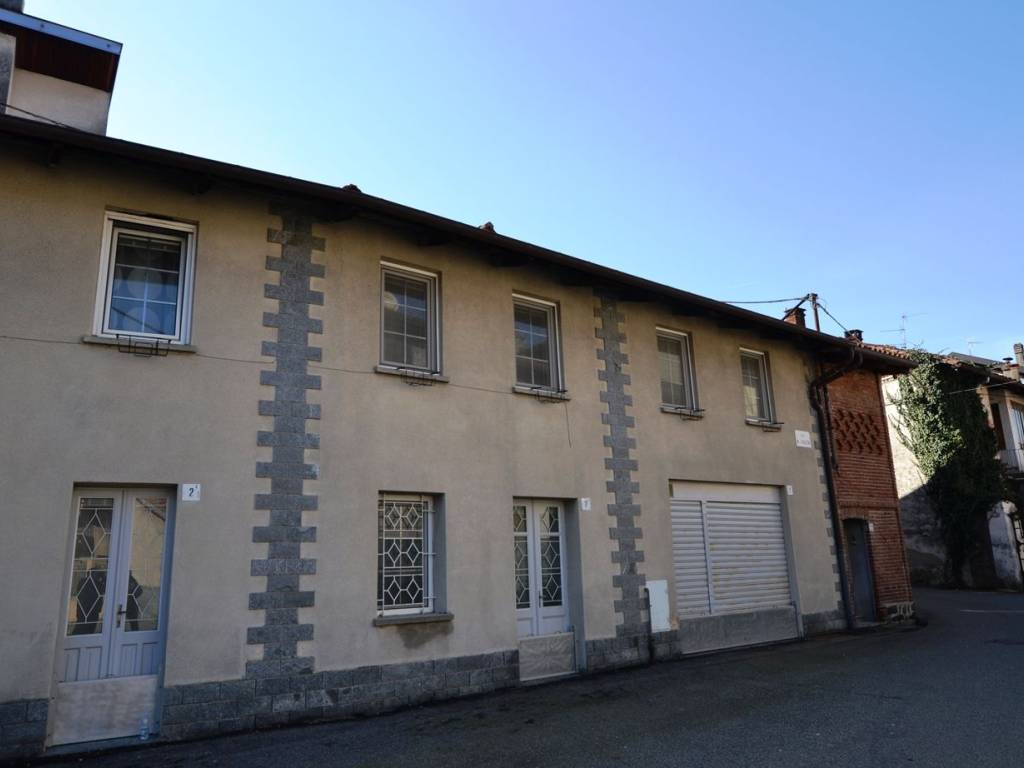 casa indipendente in vendita a Biella in zona Chiavazza