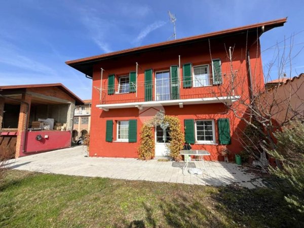 casa indipendente in vendita a Biella in zona Vandorno