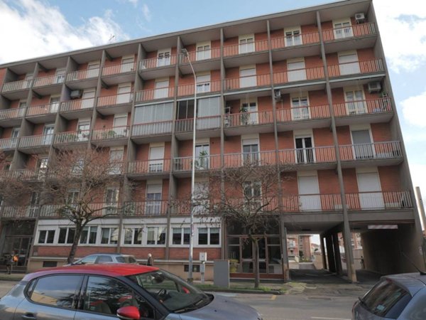 appartamento in vendita a Biella in zona Viale Macallè