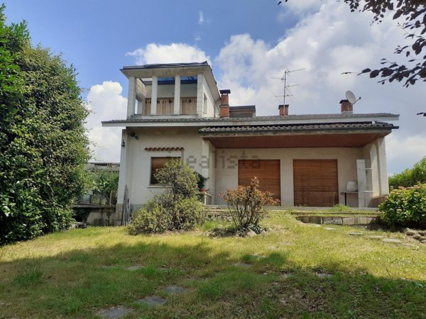 casa indipendente in vendita a Biella in zona Centro Città