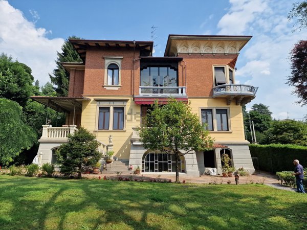 casa indipendente in vendita a Biella in zona Centro Città