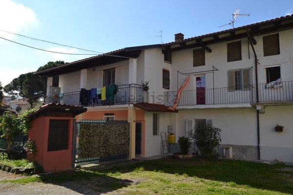 casa indipendente in vendita a Biella in zona Chiavazza