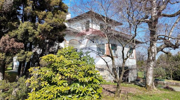 casa indipendente in vendita a Biella in zona Centro Città