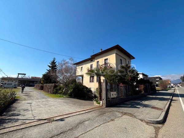 casa indipendente in vendita a Biella in zona Chiavazza