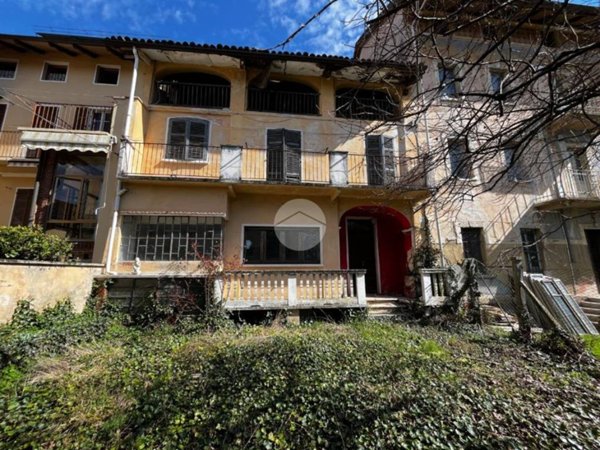 casa semindipendente in vendita a Biella in zona Centro Città