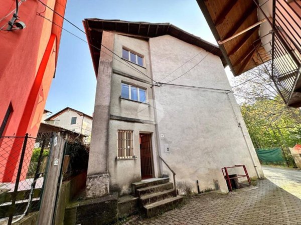 casa indipendente in vendita a Biella in zona Favaro