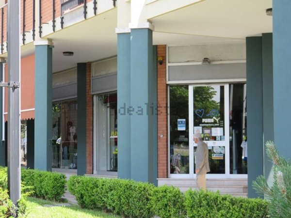 locale commerciale in vendita a Biella