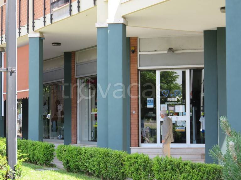 locale commerciale in vendita a Biella