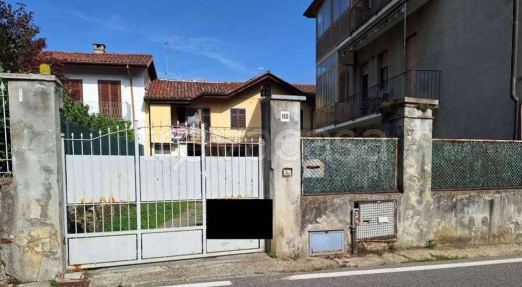 casa indipendente in vendita a Biella
