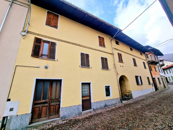 casa indipendente in vendita a Biella in zona Favaro