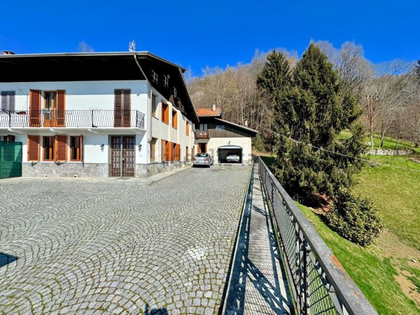 casa indipendente in vendita a Biella in zona Vandorno