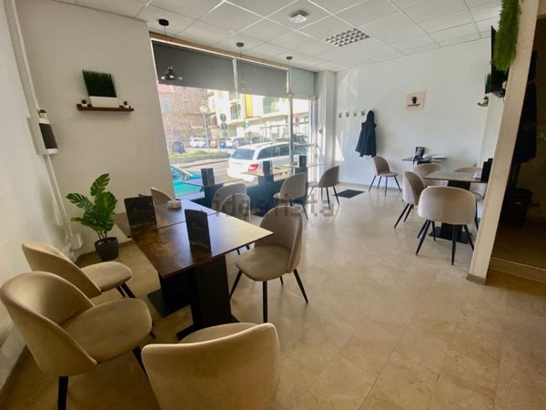 negozio in vendita a Biella in zona Centro Città