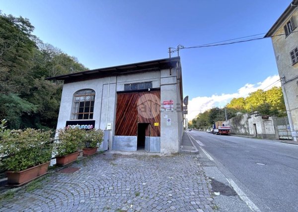 locale commerciale in vendita a Biella