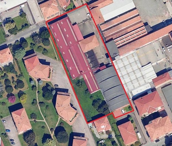 locale commerciale in vendita a Biella