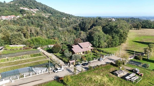 casa indipendente in vendita a Biella in zona Centro Città
