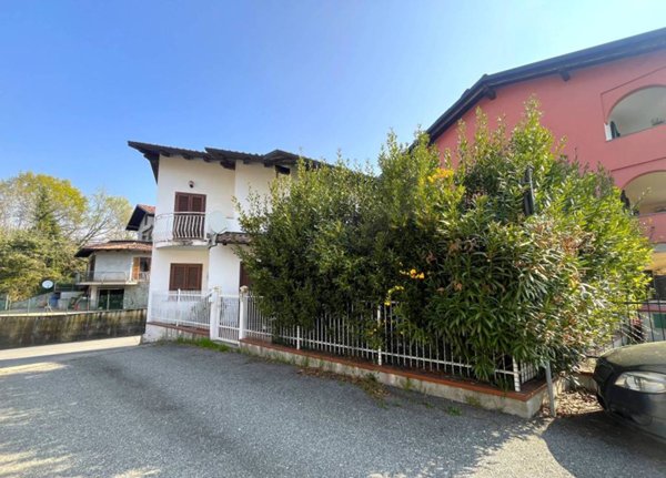 casa indipendente in vendita a Biella in zona Bonino