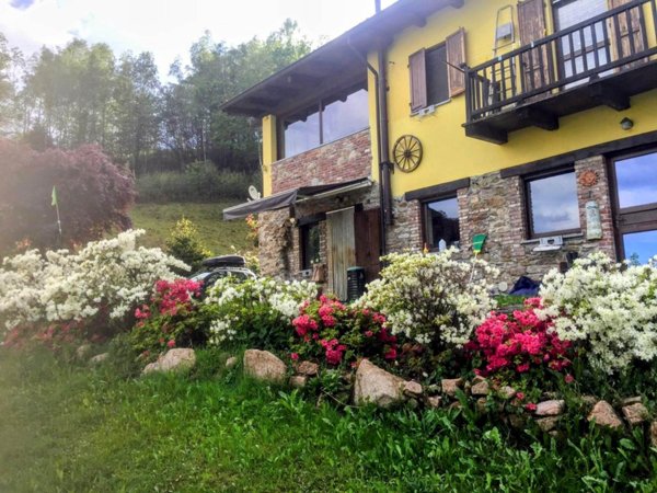 casa indipendente in vendita a Biella in zona Oropa