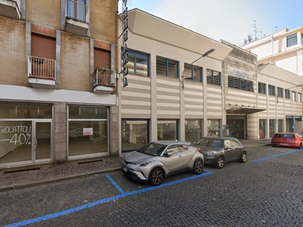 locale commerciale in vendita a Biella in zona Centro Città